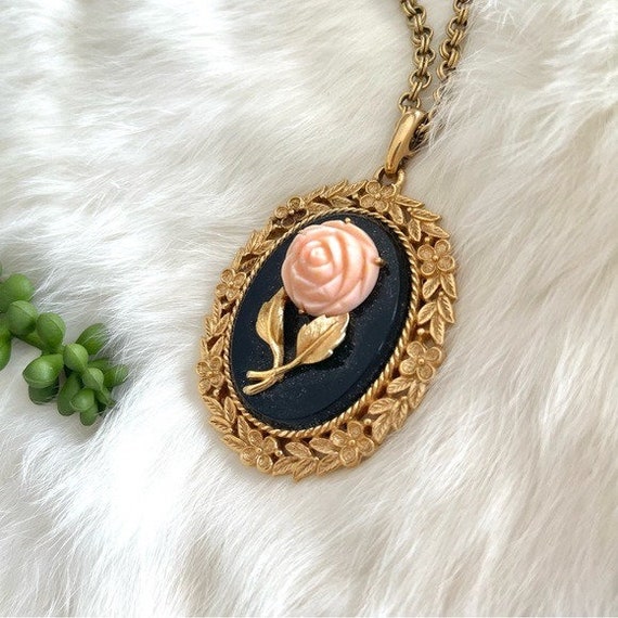 Vintage Avon Floral Medallion Pendant Necklace - image 3