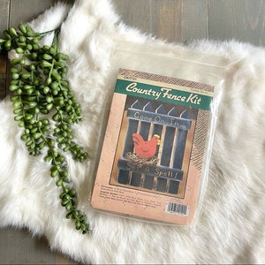 Vintage Country Fence Kit Come On In Set a Spell CKIT721 Nesting Chicken Decor