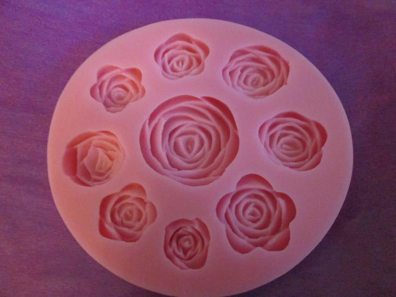 Moule silicone 9 roses pour pâte à sucre ou d'amande image 1