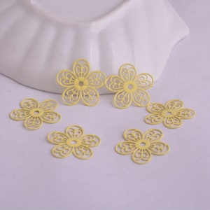 4 flower prints in painted metal 19 mm 7 colors Yellow