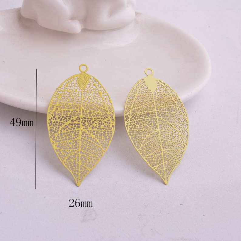 2 prints yellow leaf 49 x 26 mm metal