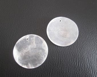 2 large sequins in white mother-of-pearl 35 mm in diameter