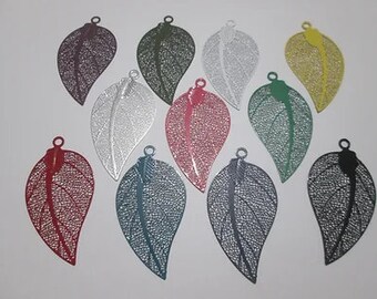 2 estampes feuilles - 52 x 28 mm - laiton peint - 11 coloris