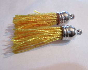 2 pom poms, yellow-coloured silk fringed tassel