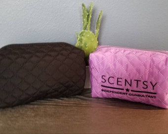 Authorized Scentsy Vendor Scentsy Cosmetic Case / Small Pouch Quilted Clutch Bag- 2 couleurs à choisir