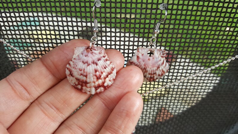 Free Domestic Shipping! Dark Red and White Calico Scallop Shell Beach Jewelry Set 19 Silver Chain Pendant with Matching Earrings