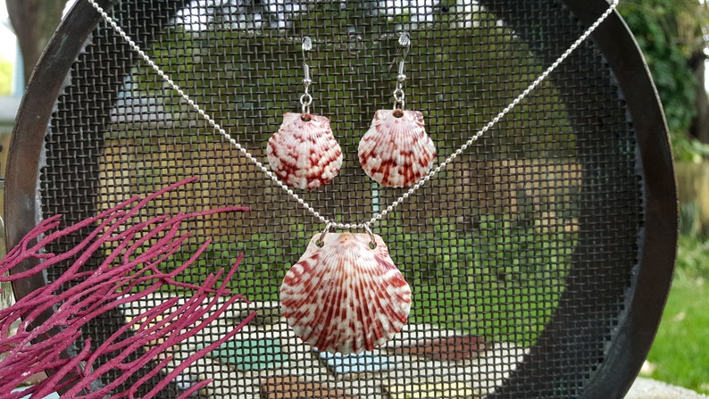 Free Domestic Shipping! Dark Red and White Calico Scallop Shell Beach Jewelry Set 19 Silver Chain Pendant with Matching Earrings