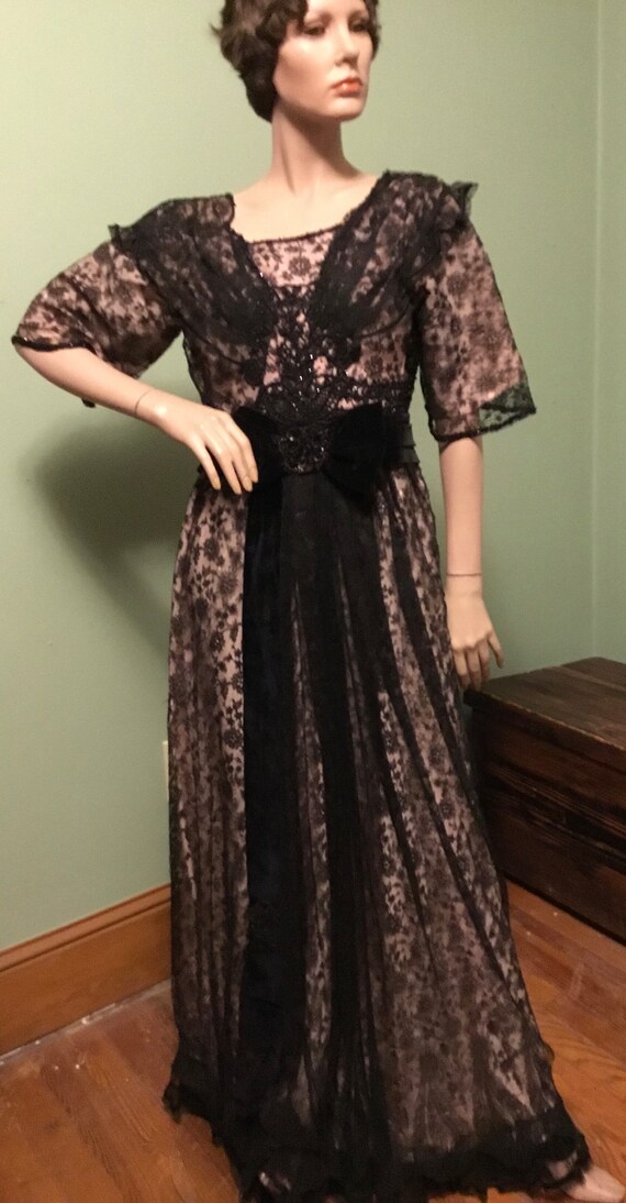 chinese dress ladies 1920s Silk Chantilly Lace Tiered Gown [xs/sm] – Demetra Vintage main image 0