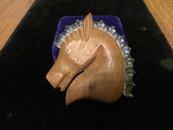 Vintage carved wood Lucite horse head Brooch/Pin - image 3