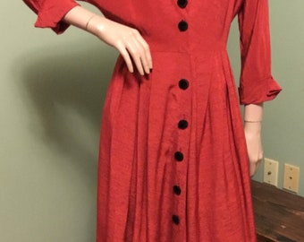 Vintage 1940s brick red Rayon w/Black velvet buttons Shirtwaist/fit and flare midi Dress