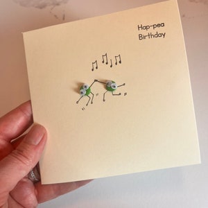 Tarjeta con un par de guisantes bailando. Tarjeta de cumpleaños de Hap-pea.