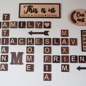 4x4 Wooden scrabble tiles wall art, Family scramble letters sign, Wood family name personalized imagen 2