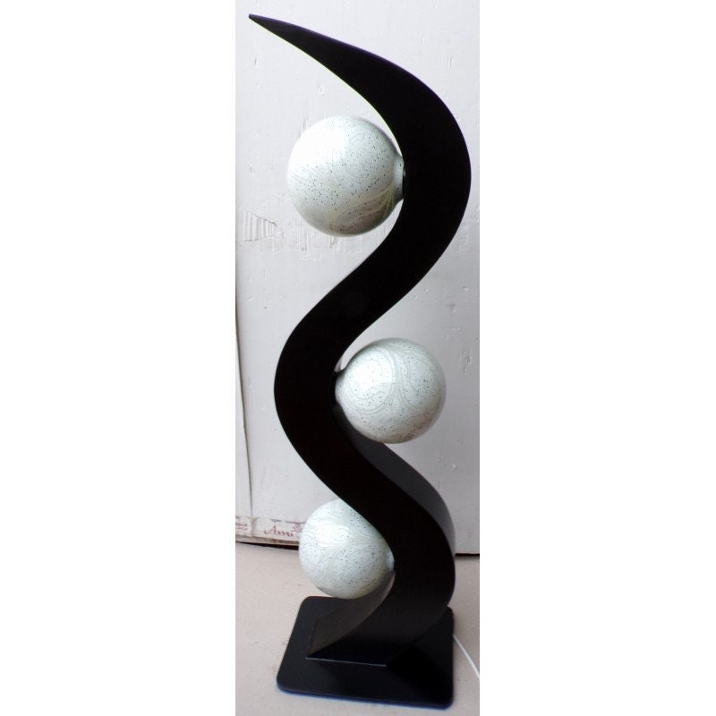 Lindby lampe sur pied Nerys, noir, bambou, 31,5 cm, tripode Lindby lampe sur pied Nerys, noir, bambou, 31,5 cm, tripode