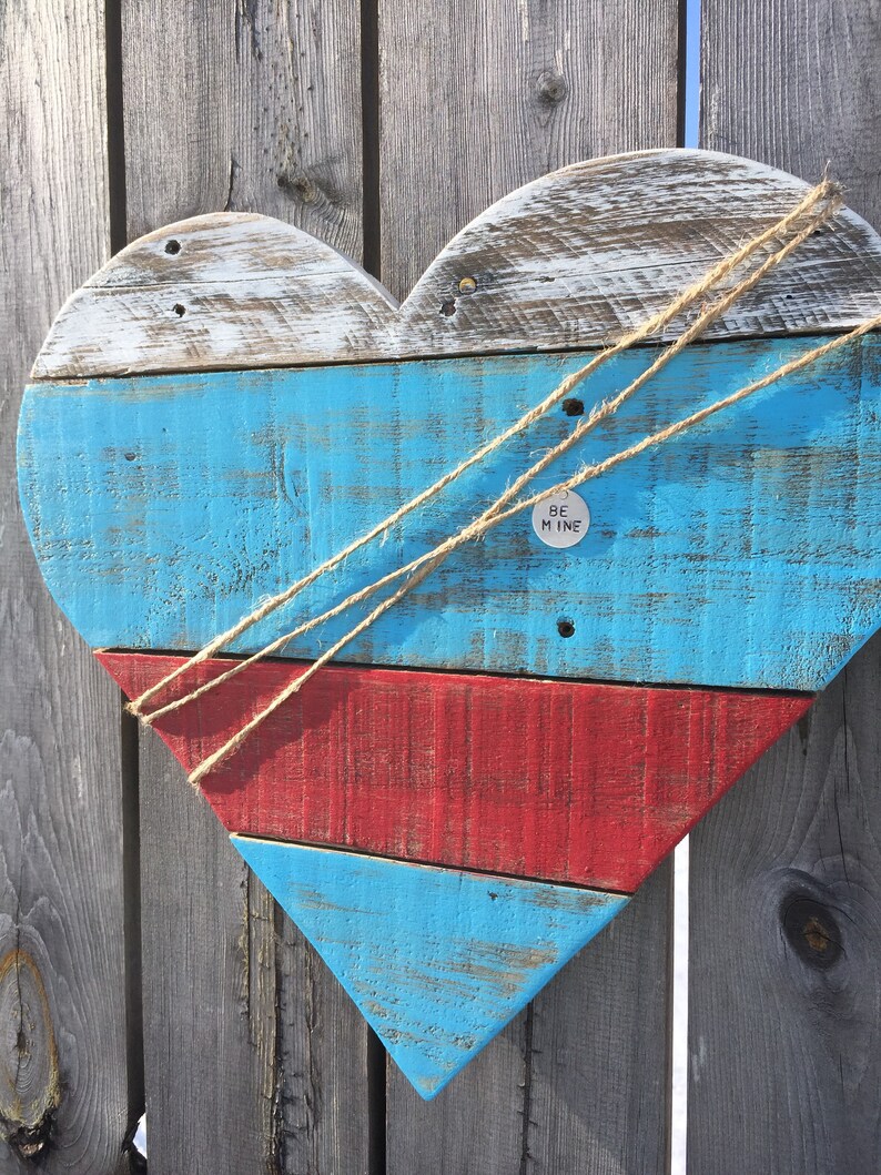 Reclaimed Wood Heart Be Mine SignPallet HeartValentine/'s Day SignValentine/'s Day decor Valentine/'s Day giftWooden heartFREE SHIPPING