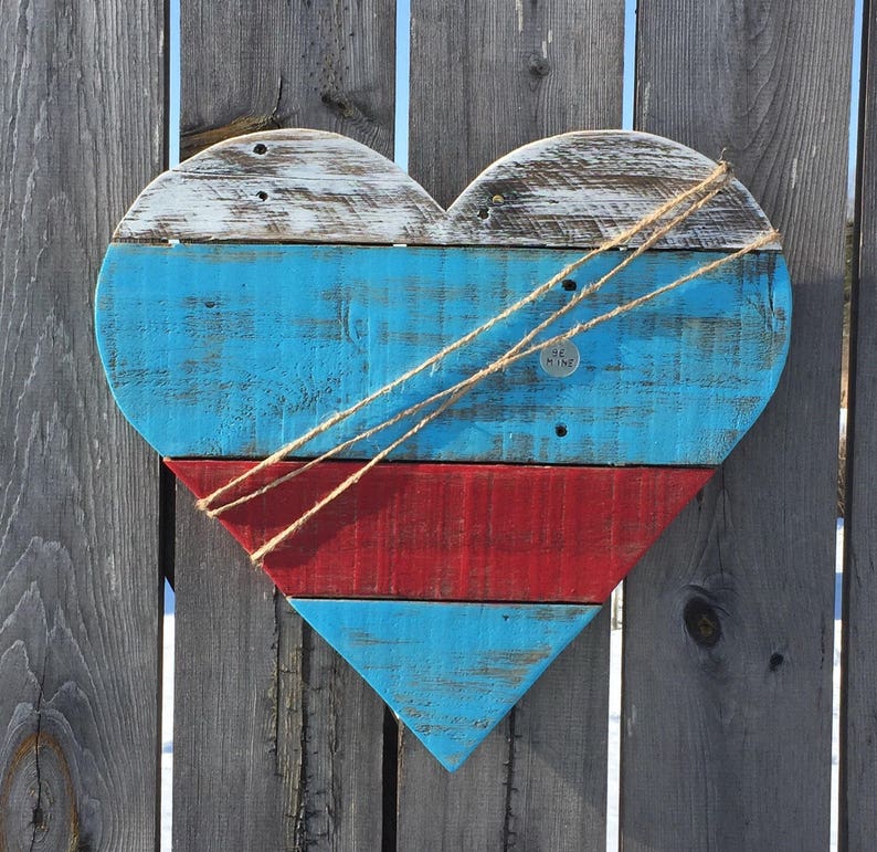 Reclaimed Wood Heart Be Mine SignPallet HeartValentine/'s Day SignValentine/'s Day decor Valentine/'s Day giftWooden heartFREE SHIPPING