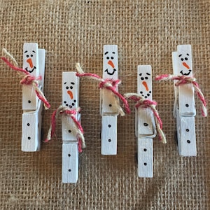 Wooden Snowman Clothespin Magnets / Snowman Magnets / Christmas Magnets / Christmas decor / Winter decor / fridge magnets/FREE SHIPPING