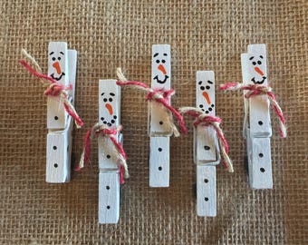 Wooden Snowman Clothespin Magnets / Snowman Magnets / Christmas Magnets / Christmas decor / Winter decor / fridge magnets/FREE SHIPPING