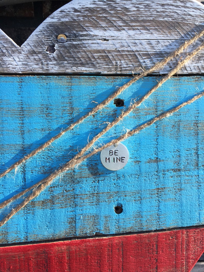 Reclaimed Wood Heart Be Mine SignPallet HeartValentine/'s Day SignValentine/'s Day decor Valentine/'s Day giftWooden heartFREE SHIPPING