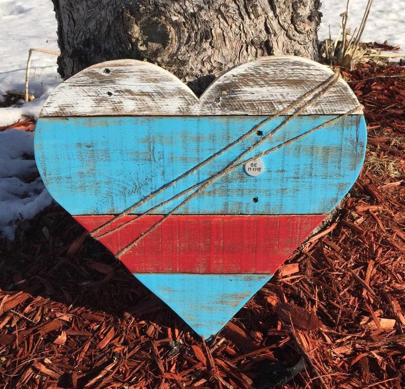 Reclaimed Wood Heart Be Mine SignPallet HeartValentine/'s Day SignValentine/'s Day decor Valentine/'s Day giftWooden heartFREE SHIPPING