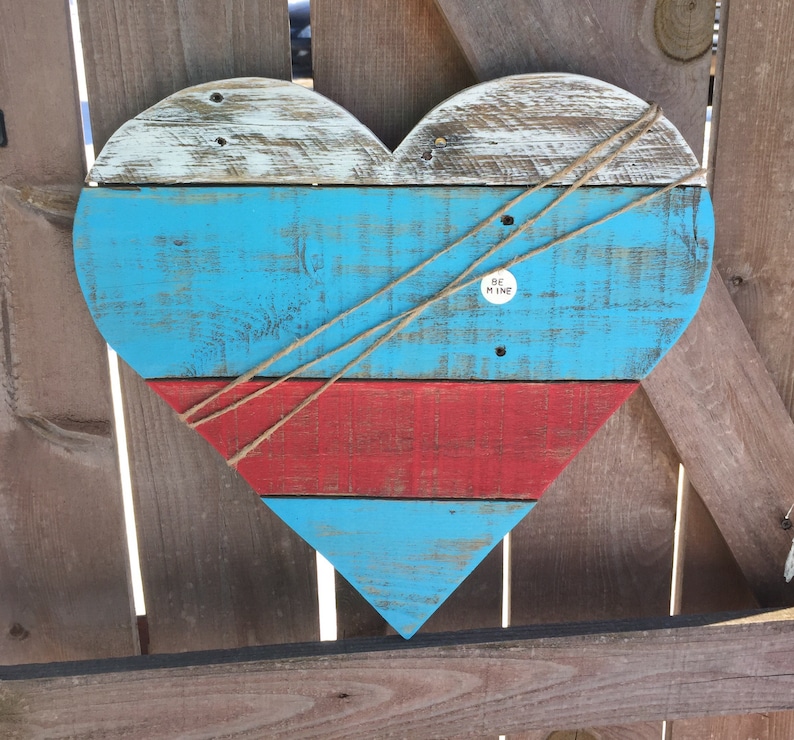 Reclaimed Wood Heart Be Mine SignPallet HeartValentine/'s Day SignValentine/'s Day decor Valentine/'s Day giftWooden heartFREE SHIPPING