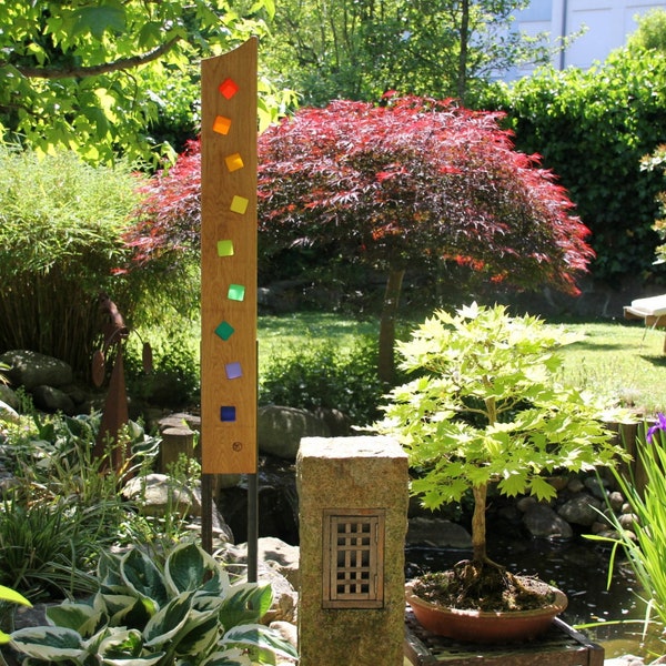 Gartenskulptur aus Holz und Glas. Gartendekoration als Unikate handgemacht und wetterfest.