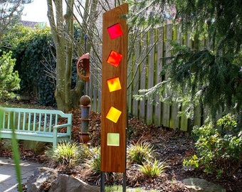 Gartenskulptur aus Holz und Glas. Gartendekoration als Unikate handgemacht und wetterfest.