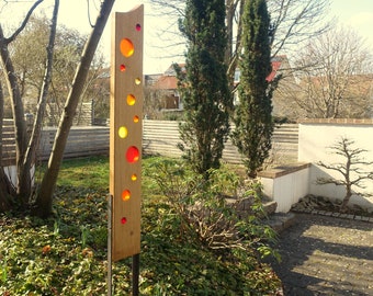 Gartenskulptur aus Holz und Glas. Gartendekoration als Unikate handgemacht und wetterfest.