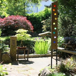Gartenskulptur aus Holz und Glas. Gartendekoration als Unikate handgemacht und wetterfest. Bild 2