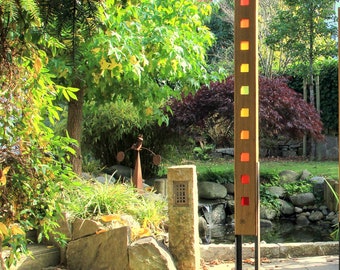 Gartenskulptur aus Holz und Glas. Gartendekoration als Unikate handgemacht und wetterfest.