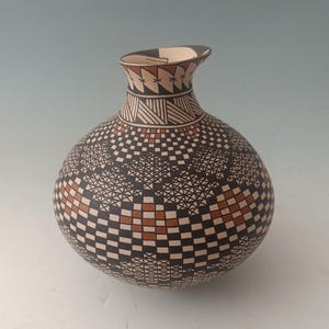 Native American fine vintage Mata Ortiz pottery pot