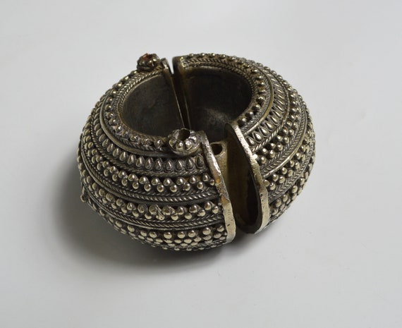 TRIBAL ART Large Old Indian Tribal bracelet triba