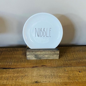 Wood Holder for Rae Dunn Sm Appetizer Plate Single/Multi, Wood plate stand, Farmhouse stand, Counter stand, Pottery stand, Rae Dun Display