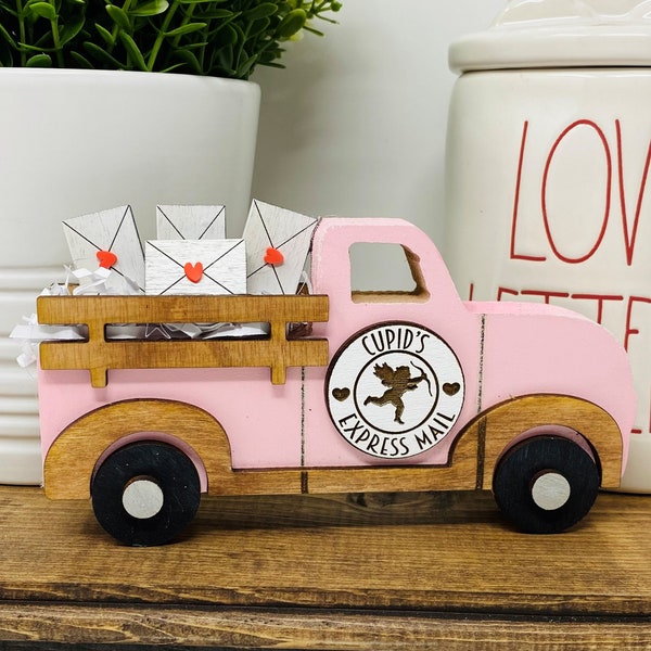 Camión decorativo de madera con letras de amor para bandejas o estantes de 6" x 3,25".