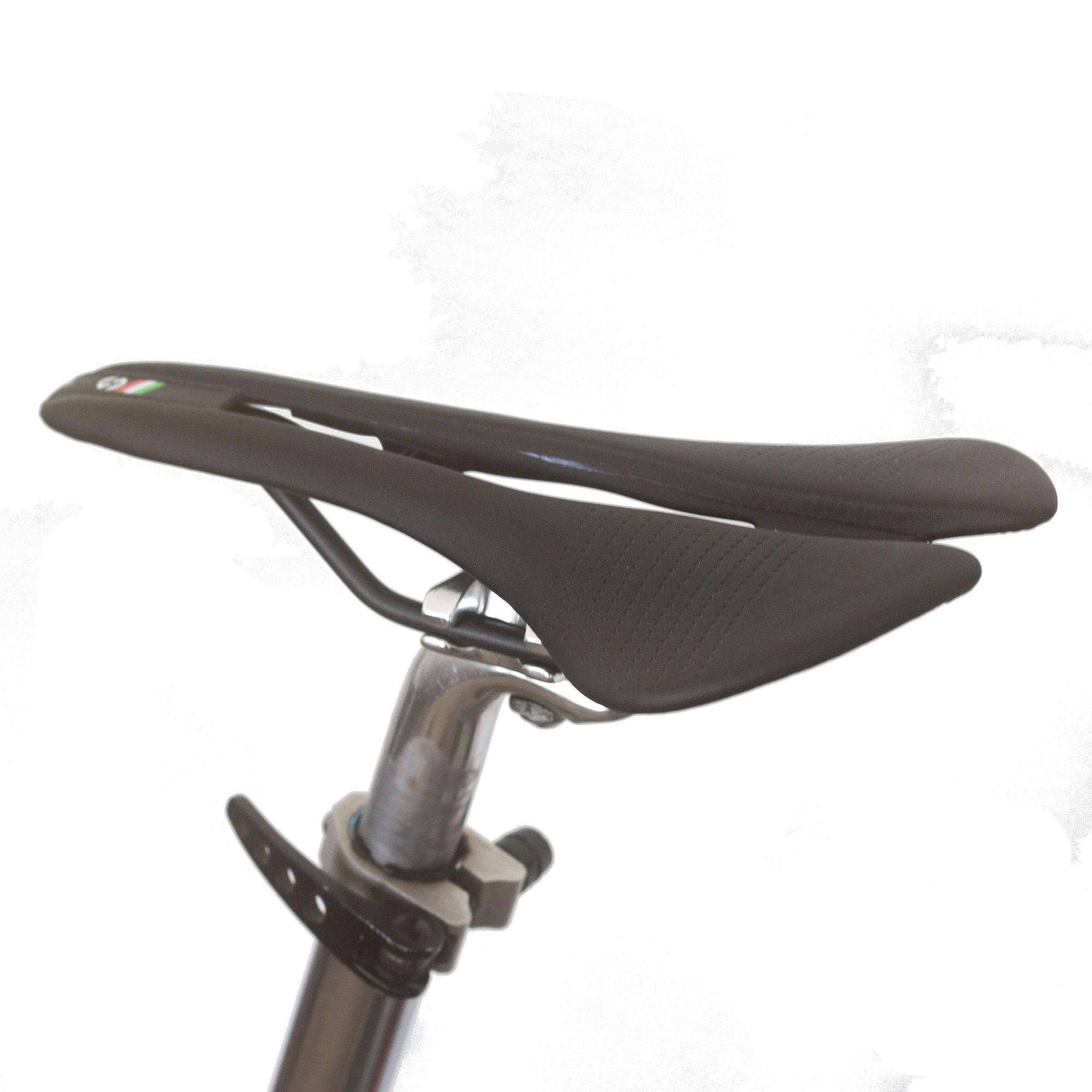 lightweight carbon saddle