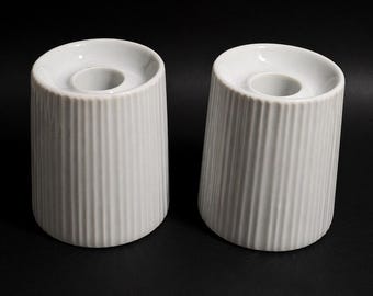 Candelabros de porcelana acanalada Rosenthal Tapio Wirkkala (par) – Decoración moderna en blanco