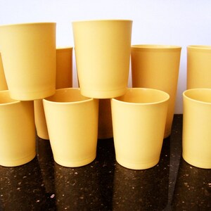 Set of 11 Tupperware Tumblers | (6) 6oz Tumblers ans (5) 12oz Tumblers Included | Vintage 1970's Tupperware | Camping Drinkware | Midcentury bild 3