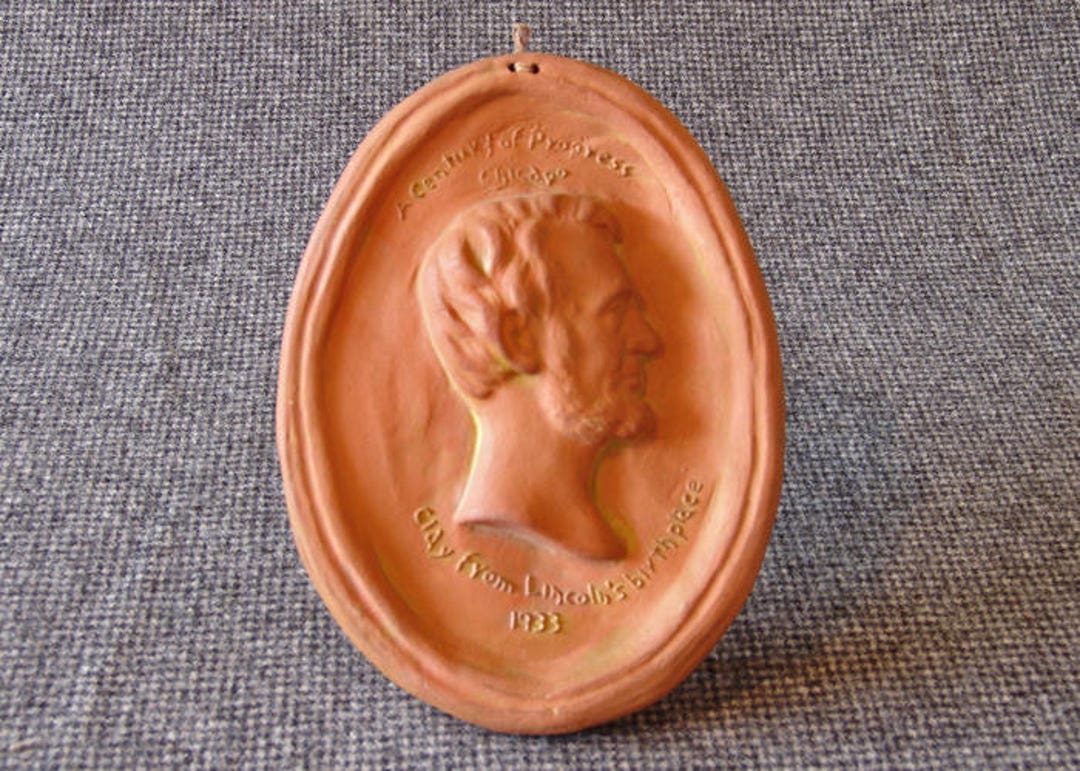 President Abraham Lincoln Clay Pottery Plaque Souvenir clay From