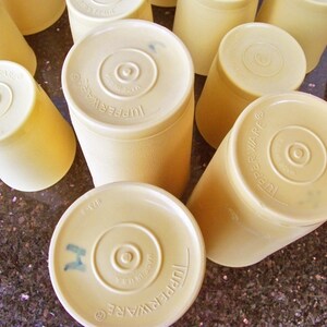 Set of 11 Tupperware Tumblers | (6) 6oz Tumblers ans (5) 12oz Tumblers Included | Vintage 1970's Tupperware | Camping Drinkware | Midcentury bild 7