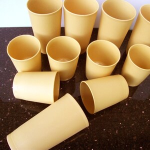 Set of 11 Tupperware Tumblers | (6) 6oz Tumblers ans (5) 12oz Tumblers Included | Vintage 1970's Tupperware | Camping Drinkware | Midcentury bild 2