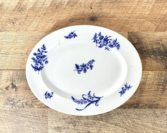 Plat floral antique bleu de charbon : bleu de cobalt, vers 1890