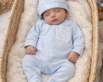 Pyjama bébé personnalisé en coton bleu monogramme, tenue nouveau-né, bonnet personnalisé avec nom, tenue de maternité, idée cadeau pour bébé