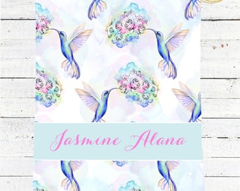 Couverture pour bébé colibri, literie pour chambre d'enfant colibri, couverture pour bébé florale aquarelle, prénom couverture pour bébé fille, couverture pour bébé personnalisée