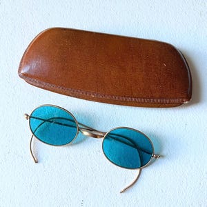 Antique Hardy Brand Gold Metal Wire Frame Glasses Blue SUNGLASSES case