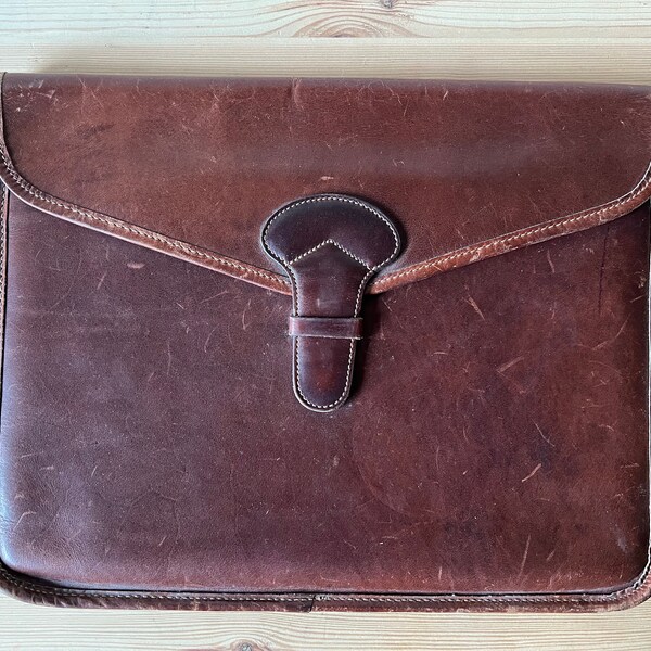 Levenger Leather case England. 3 pockets flat 15x11 laptop iPad case