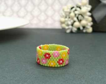Wide Green Flower Ring, Beaded Pink Daisy Band, Boho Style