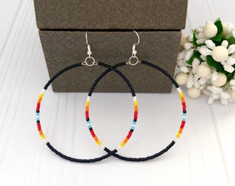 Schwarze Perlen Creolen Ohrringe Bunte Im nativen Stil Ohrringe Baumeln Rocailles Ohrringe Westamerisch Stil Schmuck Native Farben Ohrringe