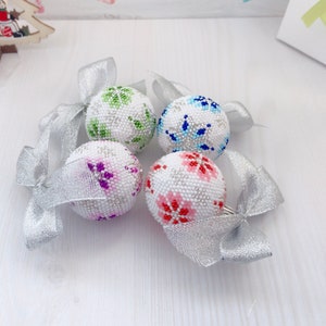 Set di palline di Natale, Palla rossa dell&#39;albero bianco, Giocattoli dell&#39;albero bianco blu, Ornamenti verdi, Decorazione domestica viola, Decorazione di perline all&#39;uncinetto di Capodanno