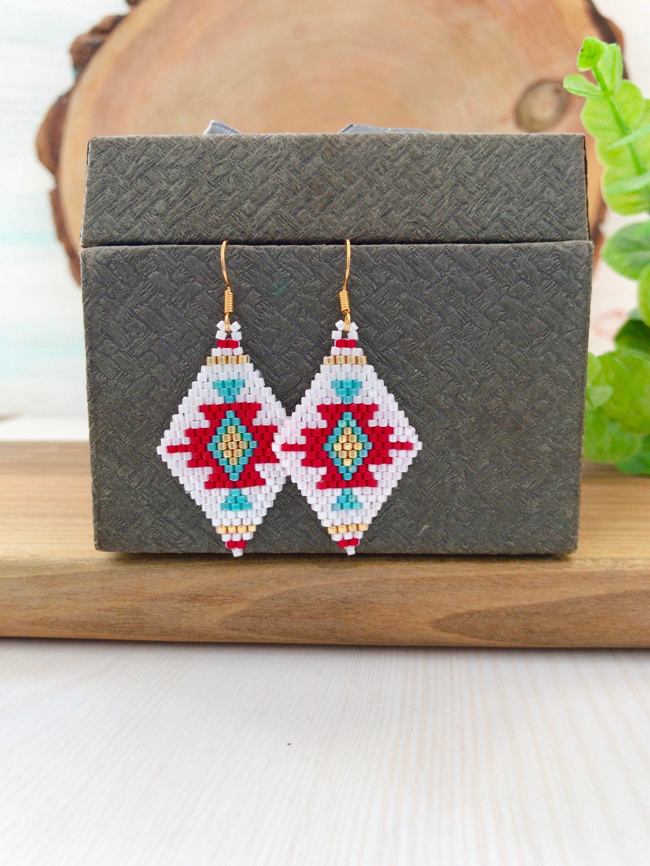 Weiße rote Ohrringe im Native Stil Boho Perlen Schmuck Traditionelle ethnische Ohrringe Bunte Schmuck Baumeln West American Ohrringe