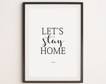 Puede incluir: Impresión enmarcada en blanco y negro con el texto "Let's Stay Home" en una fuente de caligrafía moderna.