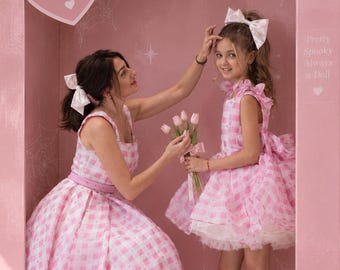 Pinke Vichy-Kleider für Mutter und Tochter – Partnerlook-Puppenkostüme für Halloween – Pinke Karokleider für Halloween-Partys